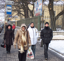Неприятные сюрпризы подстерегают жителя зимнего города на каждом шагу